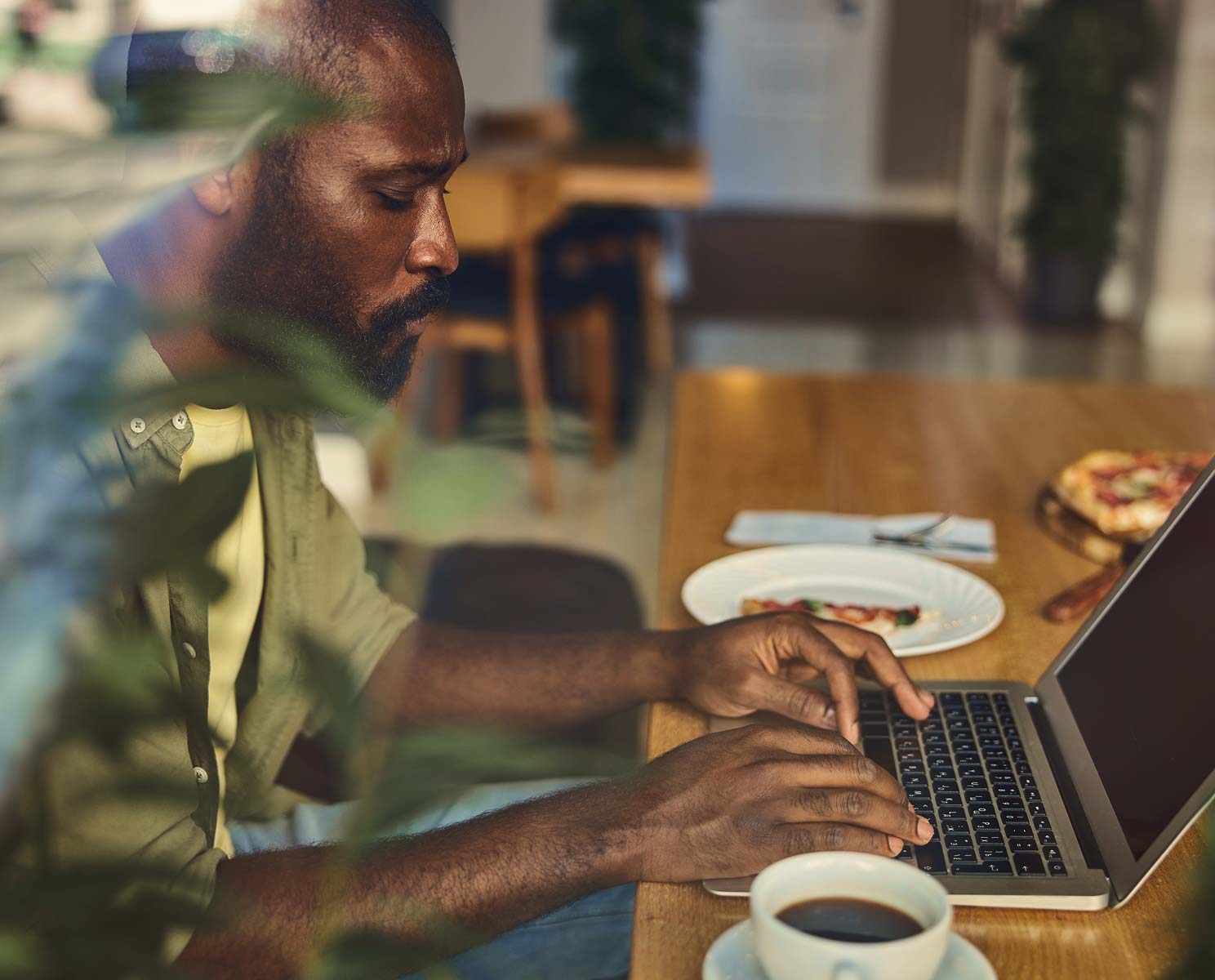 Image of someone paying for an item online with USDC using their laptop