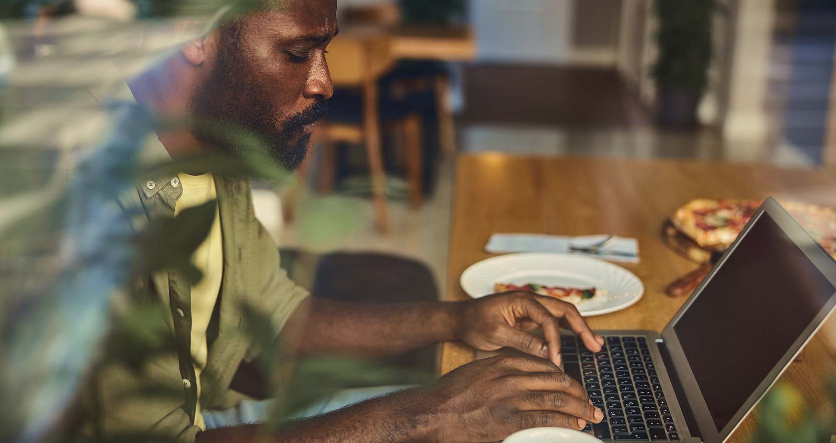 Image of someone paying for an item online with USDC using their laptop